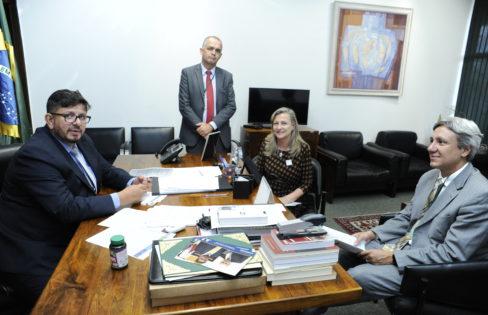 Fattorelli se reúne com vice-presidente da Câmara e condena PL 9248 Fattorelli se reúne com vice-presidente da Câmara e condena PL 9248