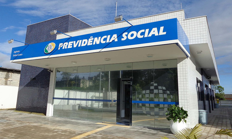 Folha Vitória: “Reforma na previdência destrói direito à aposentadoria, afirma especialista”