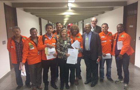 No Congresso, entidades distribuem documento que alerta para os riscos da aprovação dos projetos PL 9248, PLP 459 e PLC 078 No Congresso, entidades distribuem documento que alerta para os riscos da aprovação dos projetos PL 9248, PLP 459 e PLC 078