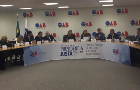 Durante encontro Nacional da OAB sobre a Reforma da Previdência Fattorelli questiona dados de representantes do governo Durante encontro Nacional da OAB sobre a Reforma da Previdência Fattorelli questiona dados de representantes do governo