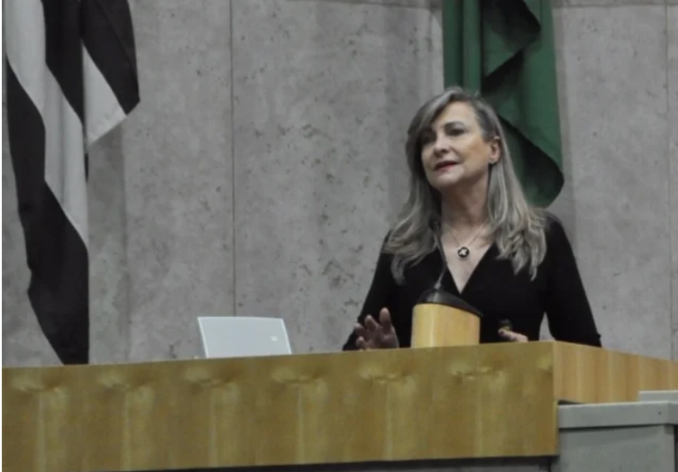 DCM: “Se fizer a reforma o país quebra”, diz Maria Lucia Fattorelli sobre a PEC da Previdência