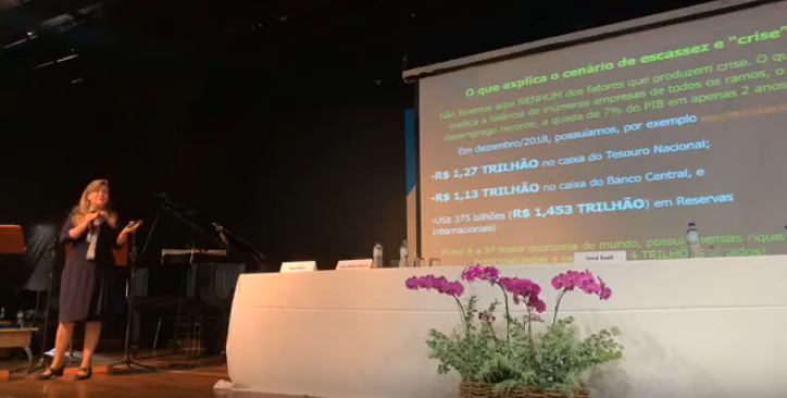 Maria Lucia Fattorelli palestra na 25ª Conferência dos Religiosos do Brasil