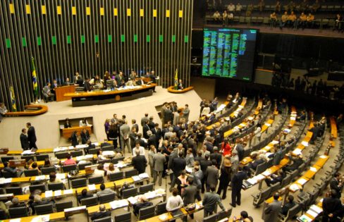 Estamos em Guerra! Contra os privilégios da banca! Estamos em Guerra! Contra os privilégios da banca!