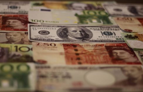 Para que tem servido a dívida pública no Brasil? Para que tem servido a dívida pública no Brasil?