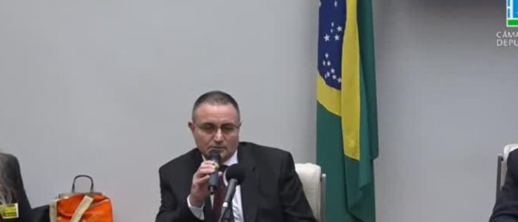 Brasil é país rico, empobrecido pelo Sistema da Dívida, diz professor Ramiro na Reunião que marcou os 25 anos da ACD