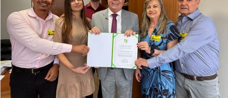 Ao receber certificado, deputado Hildo Rocha destaca importância do trabalho incansável da ACD